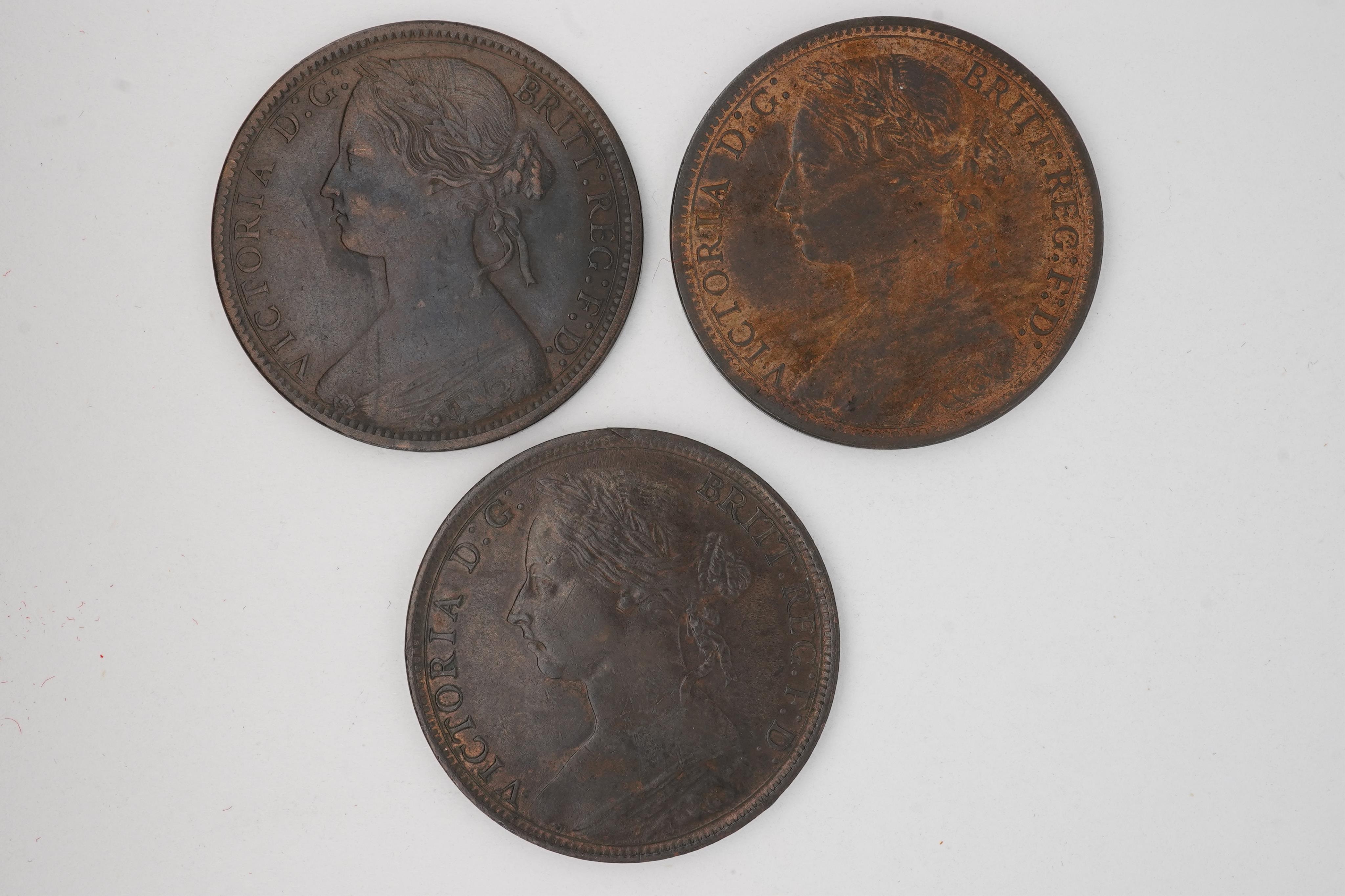 British coins, Victoria, three bronze pennies;, 1870, Fr. 60, Gouby dies J/g, VF, dark toned, 1877, Fr. 91, Gouby dies L/k, crisply struck, about UNC, toning with lustre, 1890, Fr. 130, Gouby dies R/r, EF, dark toned.